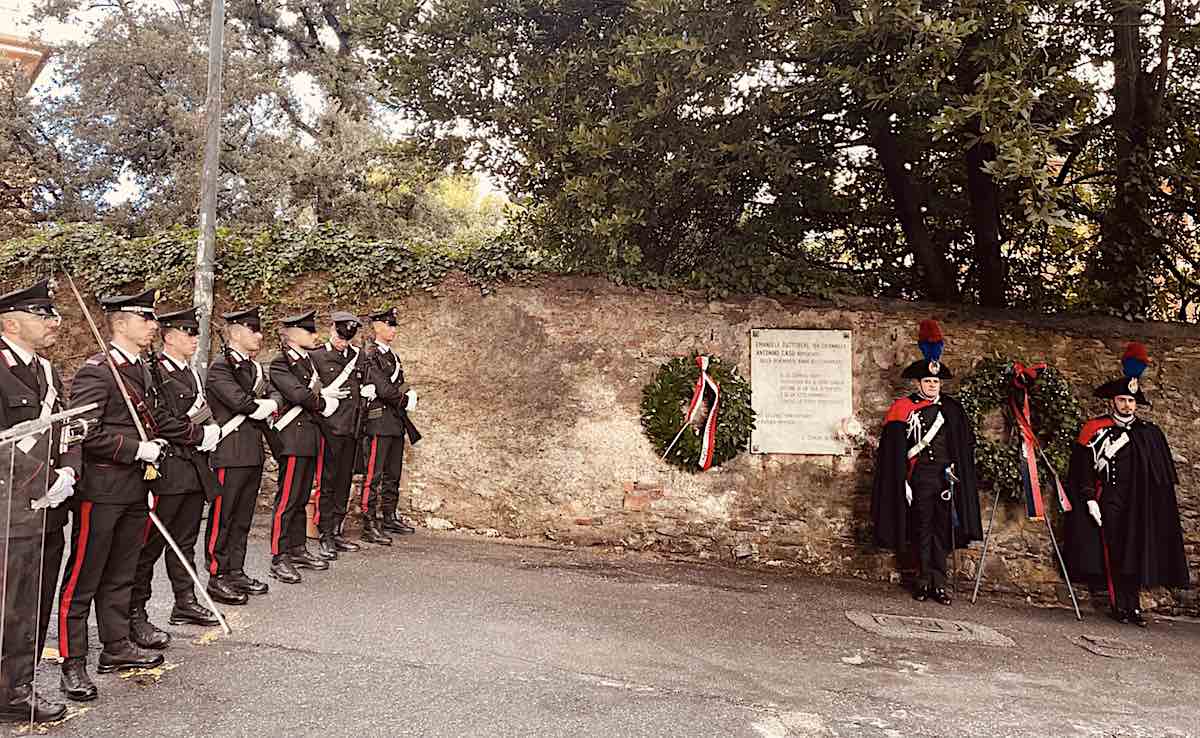 tuttobene picchetto onore ricordo-carabinieri-tuttobene-e-canu.jpg